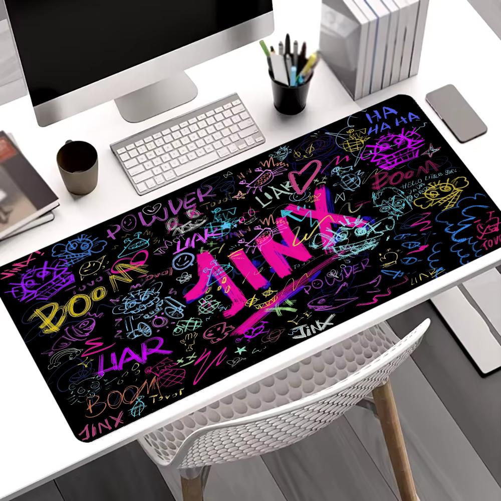 Jinx Gaming Accessories - แผ่นรองเมาส์ลายกราฟฟิตี้ขนาดใหญ่สำหรับเล่นเกม ป้องกันการลื่น ขอบเย็บอย่างดี อุปกรณ์เสริมสำหรับสำนักงาน แผ่นรองเมาส์สำหรับแล็ปท็อป แท็บเล็ต